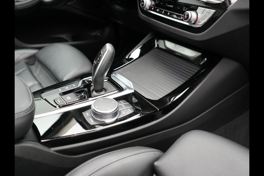 BMW X3 xDrive30e Luxury Line Plug In Hybrid 293pk PHEV | Trekhaak af Fabriek | Panodak | Adaptive Cruise | Lederen Sportstoelen Memory | 19"L.M | Sfeerverlichting | Keyless | Apple Carplay |