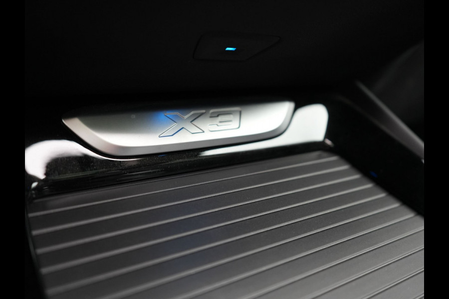 BMW X3 xDrive30e Luxury Line Plug In Hybrid 293pk PHEV | Trekhaak af Fabriek | Panodak | Adaptive Cruise | Lederen Sportstoelen Memory | 19"L.M | Sfeerverlichting | Keyless | Apple Carplay |