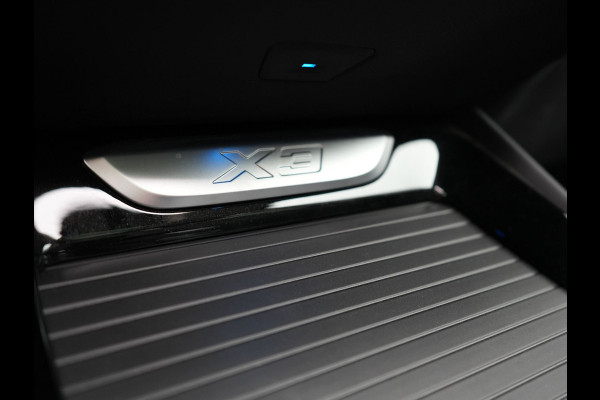 BMW X3 xDrive30e Luxury Line Plug In Hybrid 293pk PHEV | Trekhaak af Fabriek | Panodak | Adaptive Cruise | Lederen Sportstoelen Memory | 19"L.M | Sfeerverlichting | Keyless | Apple Carplay |