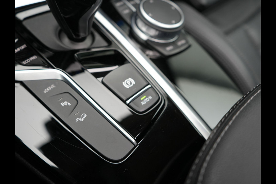 BMW X3 xDrive30e Luxury Line Plug In Hybrid 293pk PHEV | Trekhaak af Fabriek | Panodak | Adaptive Cruise | Lederen Sportstoelen Memory | 19"L.M | Sfeerverlichting | Keyless | Apple Carplay |
