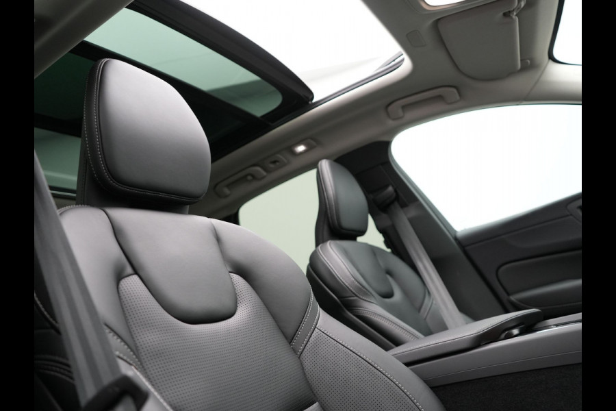 Volvo XC60 T8 AWD Ultimate Bright Plug In Hybrid PHEV | Panodak | Luxe Lederen Sportstoelen Memory & Massage | 360 Camera | Adaptive Cruise | Head Up | 20"L.M | Google Maps |
