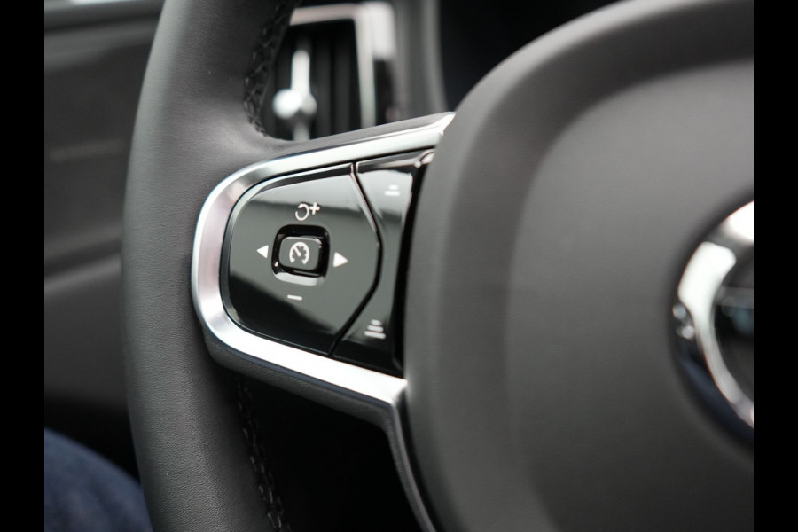 Volvo XC60 T8 AWD Ultimate Bright Plug In Hybrid PHEV | Panodak | Luxe Lederen Sportstoelen Memory & Massage | 360 Camera | Adaptive Cruise | Head Up | 20"L.M | Google Maps |