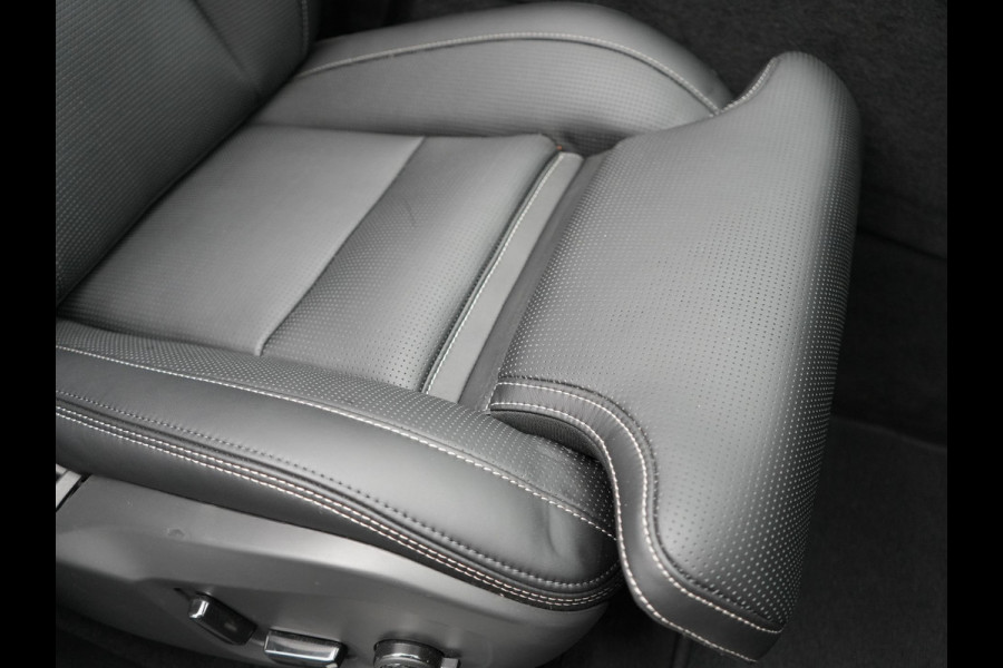 Volvo XC60 T8 AWD Ultimate Bright Plug In Hybrid PHEV | Panodak | Luxe Lederen Sportstoelen Memory & Massage | 360 Camera | Adaptive Cruise | Head Up | 20"L.M | Google Maps |