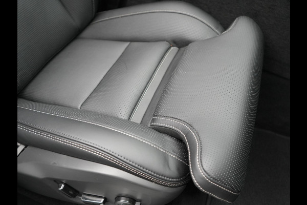 Volvo XC60 T8 AWD Ultimate Bright Plug In Hybrid PHEV | Panodak | Luxe Lederen Sportstoelen Memory & Massage | 360 Camera | Adaptive Cruise | Head Up | 20"L.M | Google Maps |