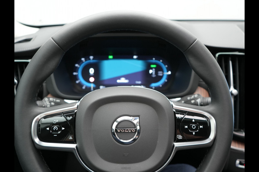 Volvo XC60 T8 AWD Ultimate Bright Plug In Hybrid PHEV | Panodak | Luxe Lederen Sportstoelen Memory & Massage | 360 Camera | Adaptive Cruise | Head Up | 20"L.M | Google Maps |