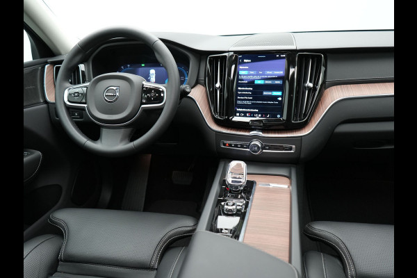 Volvo XC60 T8 AWD Ultimate Bright Plug In Hybrid PHEV | Panodak | Luxe Lederen Sportstoelen Memory & Massage | 360 Camera | Adaptive Cruise | Head Up | 20"L.M | Google Maps |