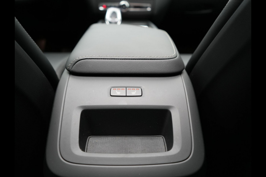 Volvo XC60 T8 AWD Ultimate Bright Plug In Hybrid PHEV | Panodak | Luxe Lederen Sportstoelen Memory & Massage | 360 Camera | Adaptive Cruise | Head Up | 20"L.M | Google Maps |