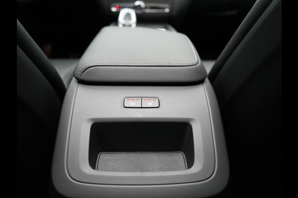 Volvo XC60 T8 AWD Ultimate Bright Plug In Hybrid PHEV | Panodak | Luxe Lederen Sportstoelen Memory & Massage | 360 Camera | Adaptive Cruise | Head Up | 20"L.M | Google Maps |