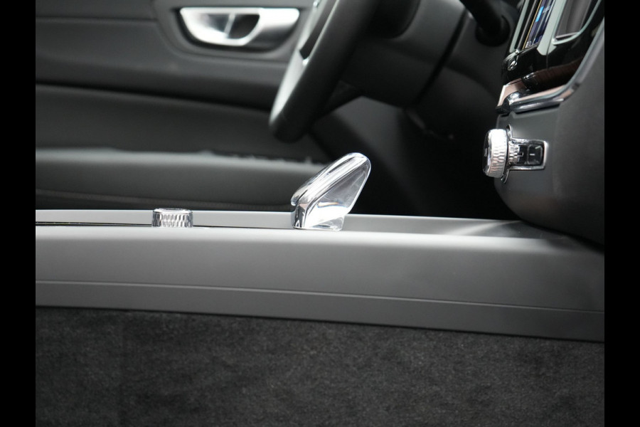 Volvo XC60 T8 AWD Ultimate Bright Plug In Hybrid PHEV | Panodak | Luxe Lederen Sportstoelen Memory & Massage | 360 Camera | Adaptive Cruise | Head Up | 20"L.M | Google Maps |