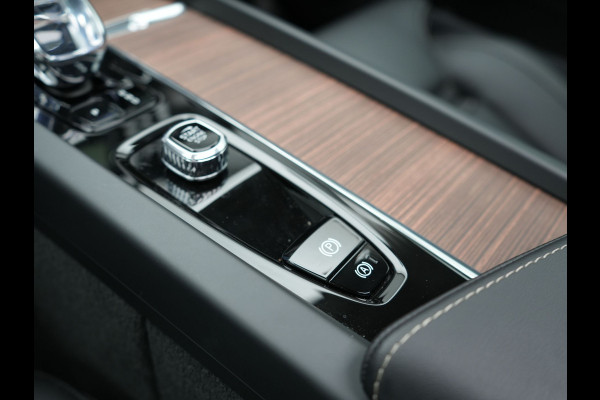 Volvo XC60 T8 AWD Ultimate Bright Plug In Hybrid PHEV | Panodak | Luxe Lederen Sportstoelen Memory & Massage | 360 Camera | Adaptive Cruise | Head Up | 20"L.M | Google Maps |
