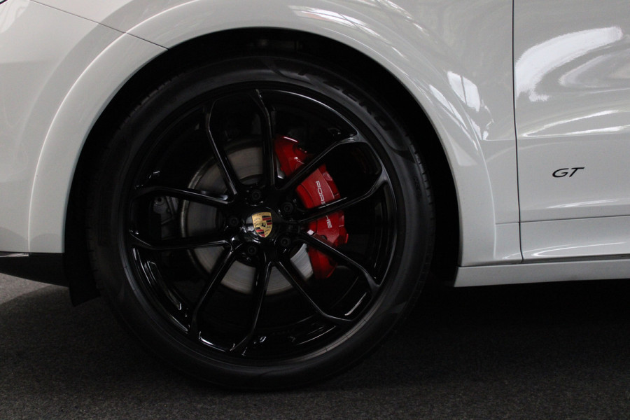 Porsche Cayenne Coupé 3.0 GT Sport Chrono Carbon Softclose Camera Bose Elektr. uitklapbare trekhaak Alcantara binnenhemel 22" LM velgen