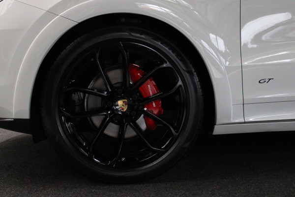 Porsche Cayenne Coupé 3.0 GT Sport Chrono Carbon Softclose Camera Bose Elektr. uitklapbare trekhaak Alcantara binnenhemel 22" LM velgen