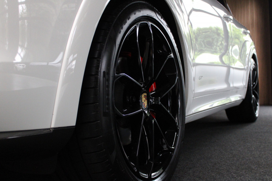 Porsche Cayenne Coupé 3.0 GT Sport Chrono Carbon Softclose Camera Bose Elektr. uitklapbare trekhaak Alcantara binnenhemel 22" LM velgen