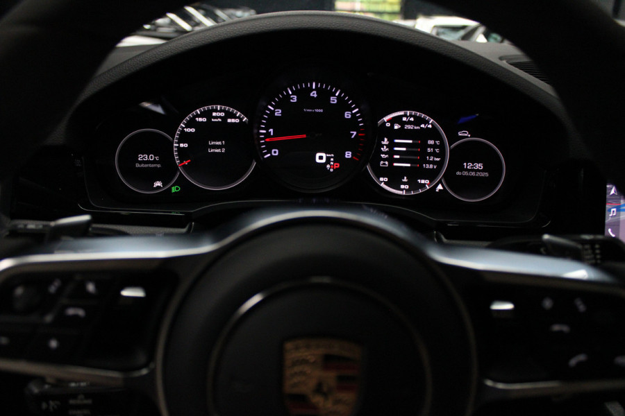 Porsche Cayenne Coupé 3.0 GT Sport Chrono Carbon Softclose Camera Bose Elektr. uitklapbare trekhaak Alcantara binnenhemel 22" LM velgen