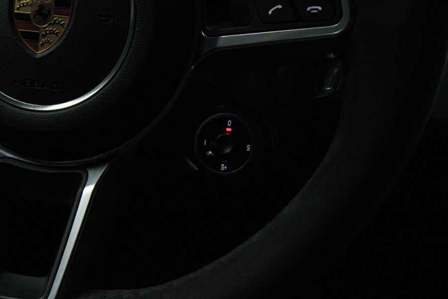 Porsche Cayenne Coupé 3.0 GT Sport Chrono Carbon Softclose Camera Bose Elektr. uitklapbare trekhaak Alcantara binnenhemel 22" LM velgen