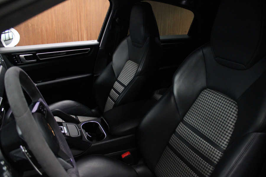 Porsche Cayenne Coupé 3.0 GT Sport Chrono Carbon Softclose Camera Bose Elektr. uitklapbare trekhaak Alcantara binnenhemel 22" LM velgen