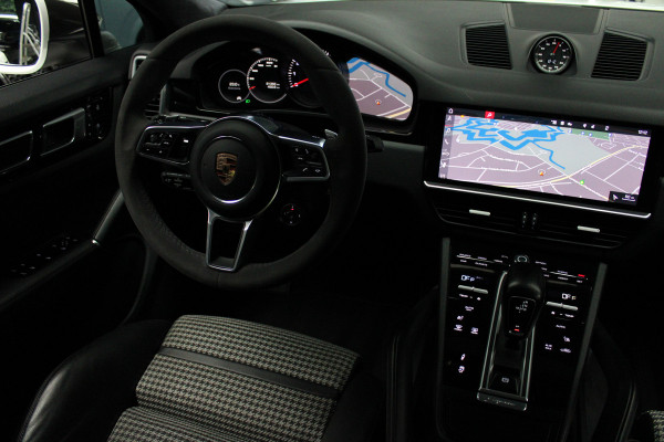 Porsche Cayenne Coupé 3.0 GT Sport Chrono Carbon Softclose Camera Bose Elektr. uitklapbare trekhaak Alcantara binnenhemel 22" LM velgen