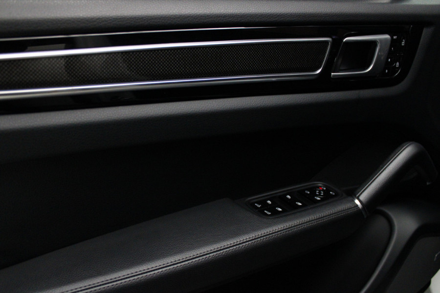 Porsche Cayenne Coupé 3.0 GT Sport Chrono Carbon Softclose Camera Bose Elektr. uitklapbare trekhaak Alcantara binnenhemel 22" LM velgen