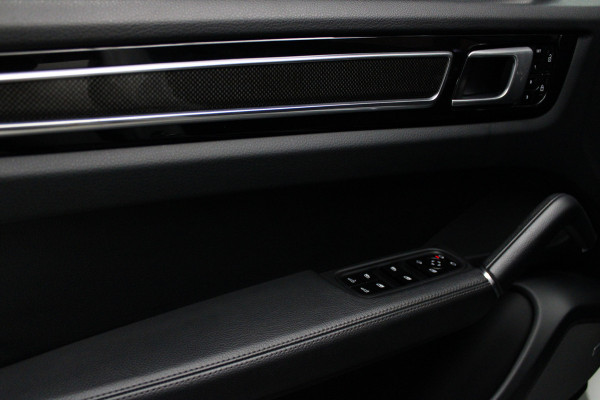 Porsche Cayenne Coupé 3.0 GT Sport Chrono Carbon Softclose Camera Bose Elektr. uitklapbare trekhaak Alcantara binnenhemel 22" LM velgen