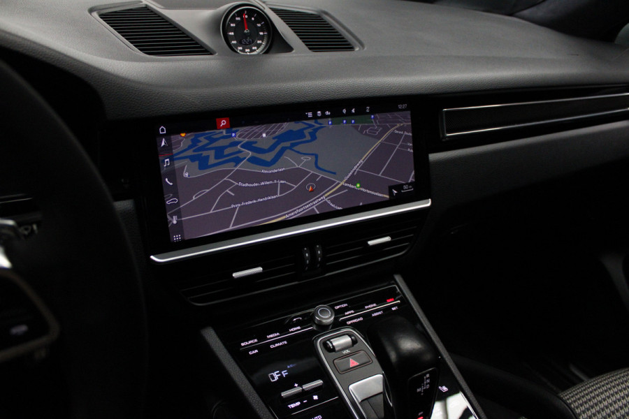 Porsche Cayenne Coupé 3.0 GT Sport Chrono Carbon Softclose Camera Bose Elektr. uitklapbare trekhaak Alcantara binnenhemel 22" LM velgen