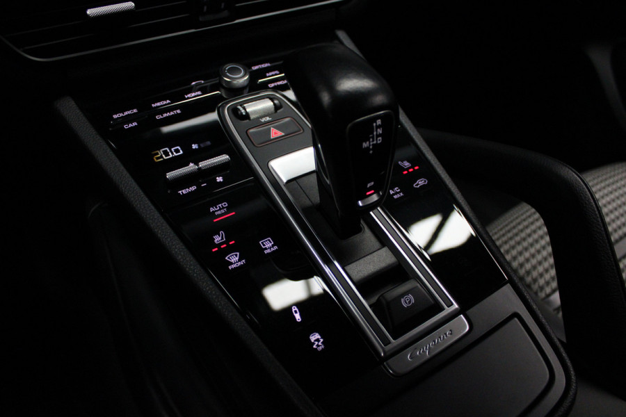 Porsche Cayenne Coupé 3.0 GT Sport Chrono Carbon Softclose Camera Bose Elektr. uitklapbare trekhaak Alcantara binnenhemel 22" LM velgen