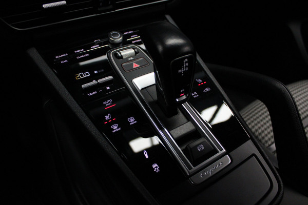 Porsche Cayenne Coupé 3.0 GT Sport Chrono Carbon Softclose Camera Bose Elektr. uitklapbare trekhaak Alcantara binnenhemel 22" LM velgen