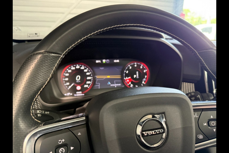 Volvo XC40 T4 190Pk R-Design Panorama dak trekhaak+winterbanden