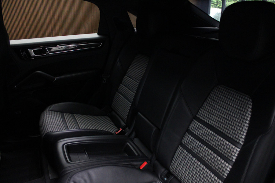 Porsche Cayenne Coupé 3.0 GT Sport Chrono Carbon Softclose Camera Bose Elektr. uitklapbare trekhaak Alcantara binnenhemel 22" LM velgen