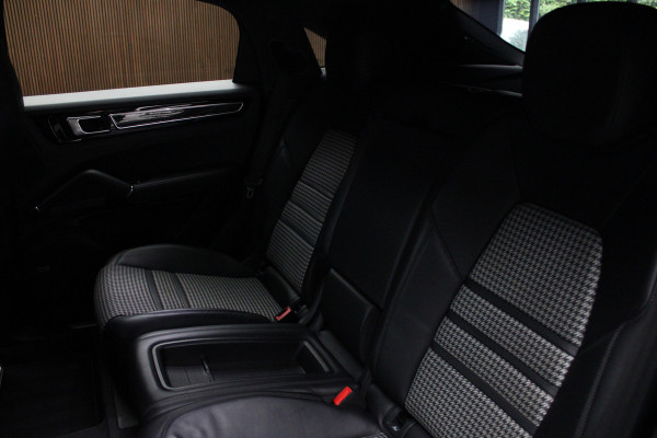 Porsche Cayenne Coupé 3.0 GT Sport Chrono Carbon Softclose Camera Bose Elektr. uitklapbare trekhaak Alcantara binnenhemel 22" LM velgen