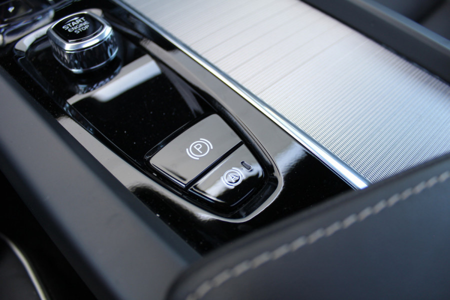 Volvo XC60 2.0 T8 Plug-in hybrid AWD Plus Dark | Panoramadak | 360 | H&K | Pilot Assist