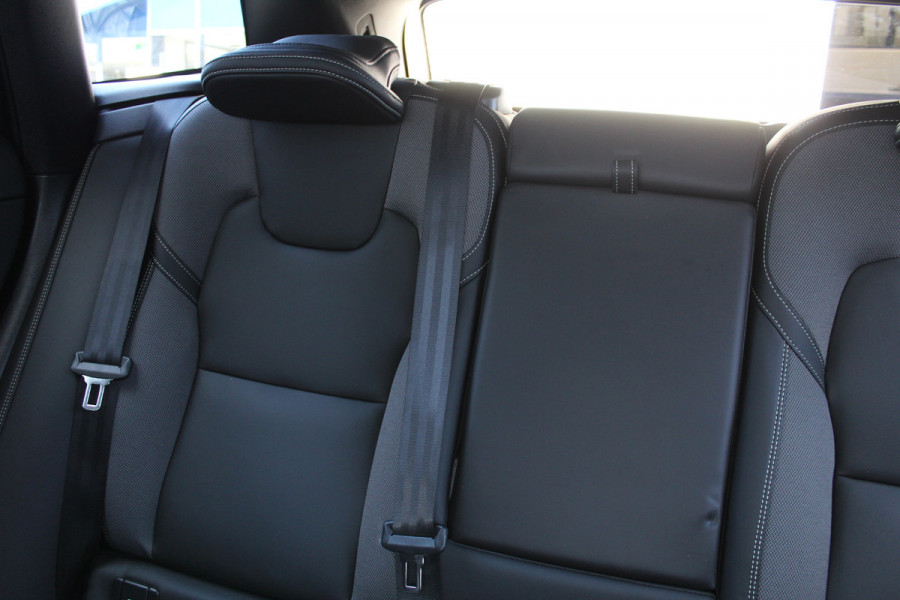 Volvo XC60 2.0 T8 Plug-in hybrid AWD Plus Dark | Panoramadak | 360 | H&K | Pilot Assist