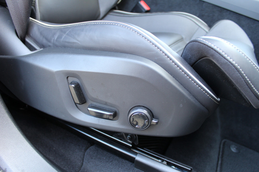 Volvo XC60 2.0 T8 Plug-in hybrid AWD Plus Dark | Panoramadak | 360 | H&K | Pilot Assist