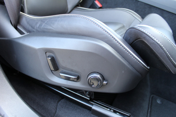 Volvo XC60 2.0 T8 Plug-in hybrid AWD Plus Dark | Panoramadak | 360 | H&K | Pilot Assist