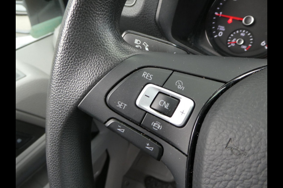 Volkswagen Crafter 35 2.0 TDI 180 pk L3H3 ( L2H2) airco, apple carplay ,camera ,trekhaak