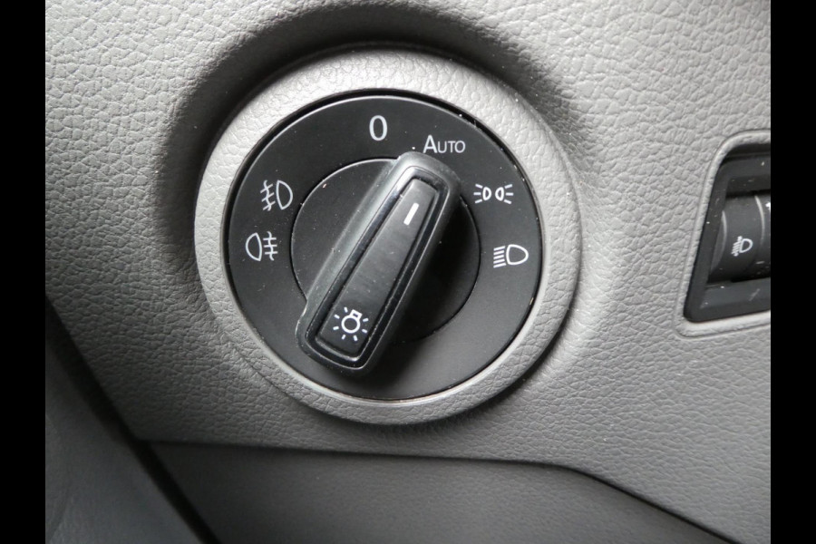 Volkswagen Crafter 35 2.0 TDI 180 pk L3H3 ( L2H2) airco, apple carplay ,camera ,trekhaak
