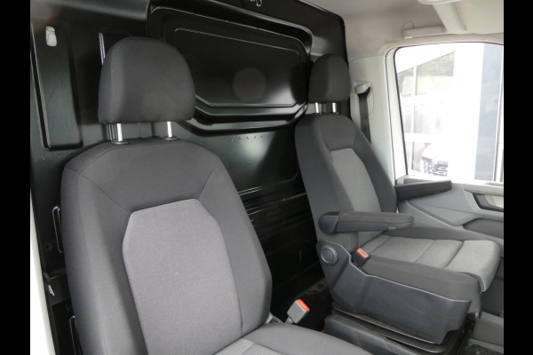 Volkswagen Crafter 35 2.0 TDI 180 pk L3H3 ( L2H2) airco, apple carplay ,camera ,trekhaak