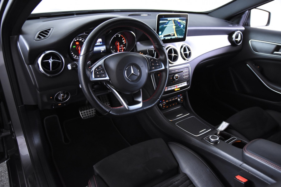 Mercedes-Benz GLA 180 AMG Line *Navi*Camera*Cruise*