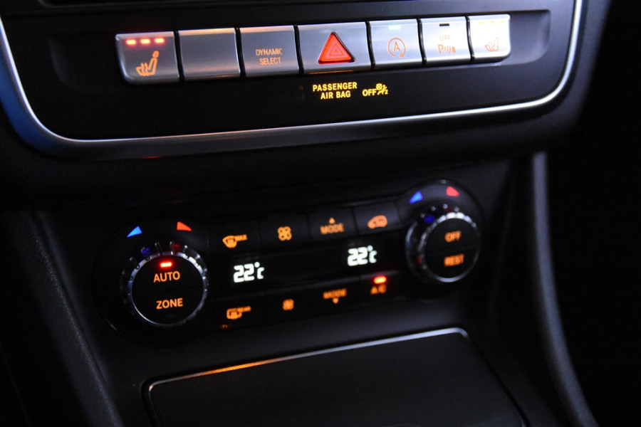 Mercedes-Benz GLA 180 AMG Line *Navi*Camera*Cruise*