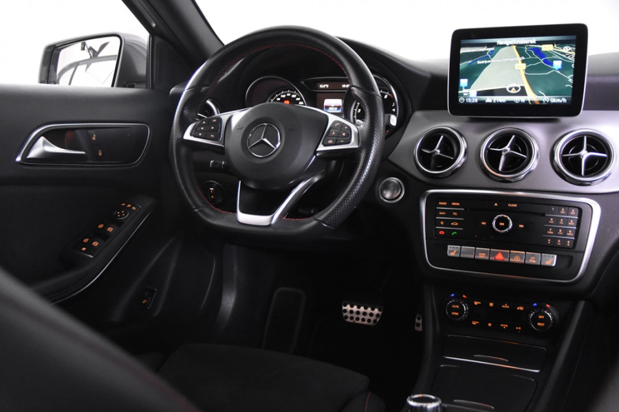 Mercedes-Benz GLA 180 AMG Line *Navi*Camera*Cruise*