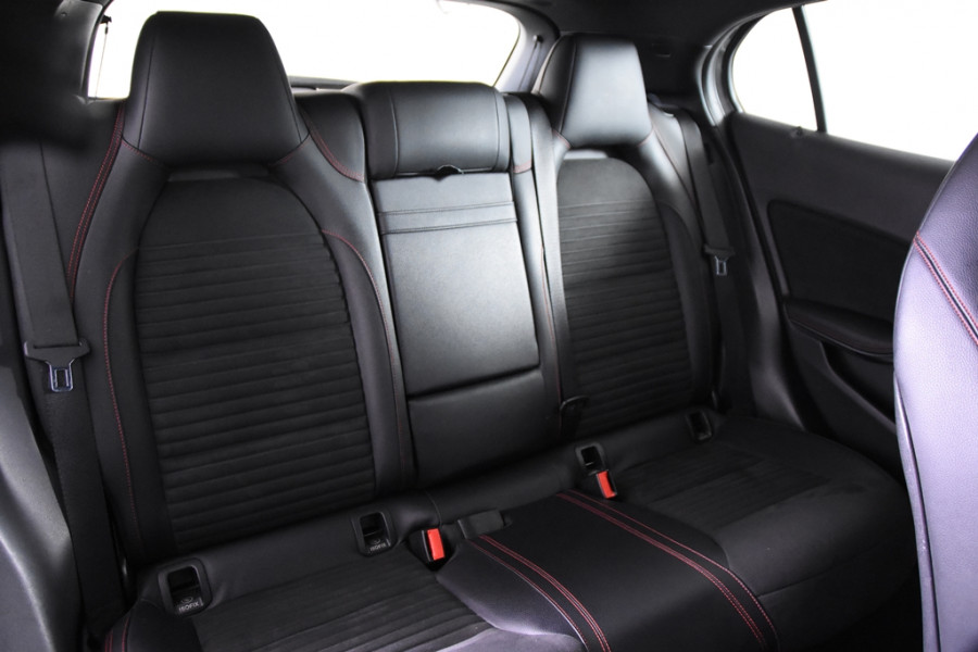 Mercedes-Benz GLA 180 AMG Line *Navi*Camera*Cruise*