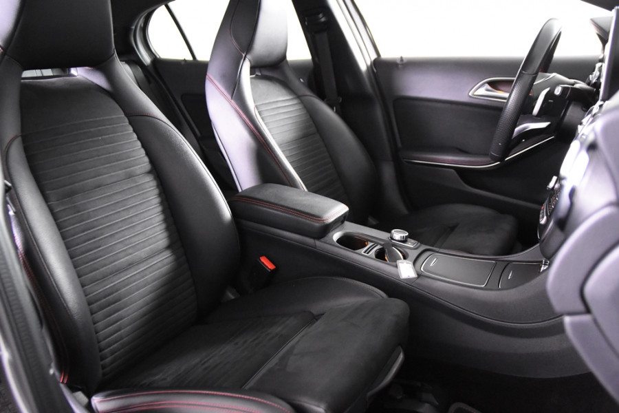 Mercedes-Benz GLA 180 AMG Line *Navi*Camera*Cruise*