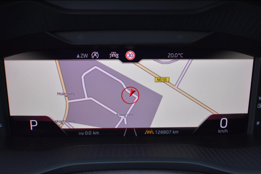 Škoda Karoq 1.5 TSI ACT | LEDER | TREKHAAK | CAMERA | APPLE CARPLAY | ANDROID AUTO | STOELVERWARMING | DEALER ONDERHOUDEN