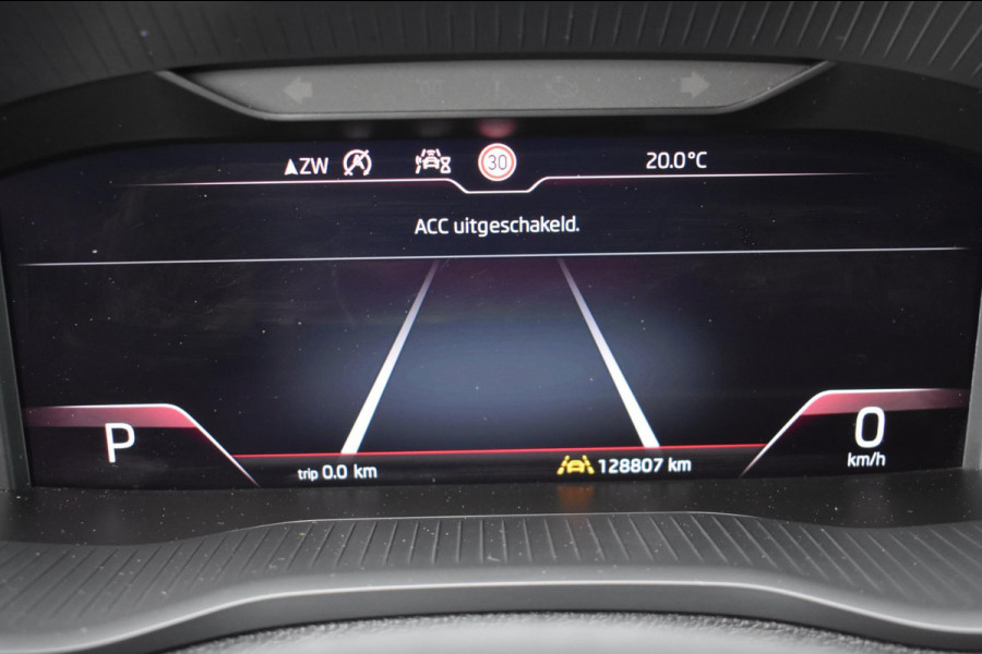 Škoda Karoq 1.5 TSI ACT | LEDER | TREKHAAK | CAMERA | APPLE CARPLAY | ANDROID AUTO | STOELVERWARMING | DEALER ONDERHOUDEN