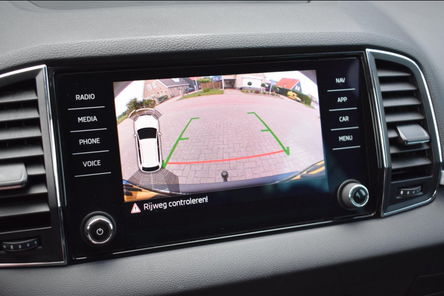 Škoda Karoq 1.5 TSI ACT | LEDER | TREKHAAK | CAMERA | APPLE CARPLAY | ANDROID AUTO | STOELVERWARMING | DEALER ONDERHOUDEN