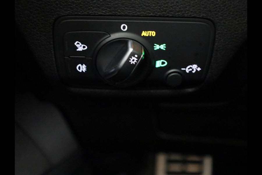 Audi Q2 35 TFSI S Edition 150 pk S-tronic | Verlengde garantie | Navigatie | Panoramadak | Parkeersensoren achter | Adaptieve cruise control | S-Line |
