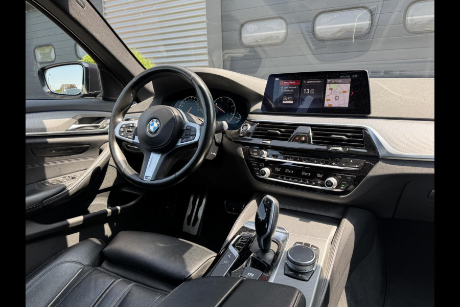 BMW 5 Serie 520d High Executive M-Sport | Panoramadak | 360* Camera | Head-Up Display | Climate Control | 19 Inch Lichtmetalen Velgen |