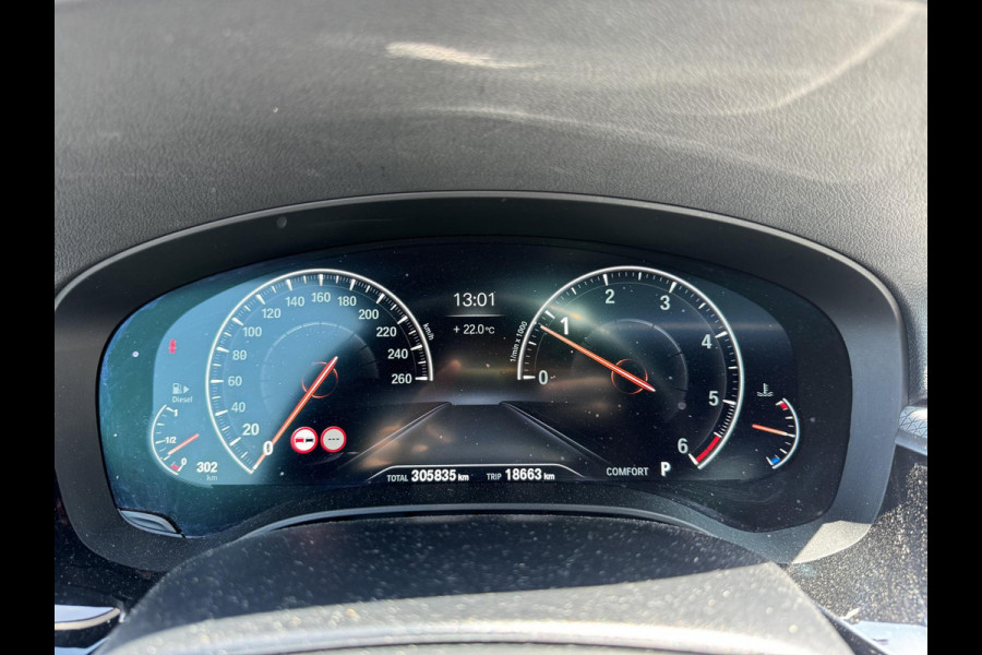 BMW 5 Serie 520d High Executive M-Sport | Panoramadak | 360* Camera | Head-Up Display | Climate Control | 19 Inch Lichtmetalen Velgen |