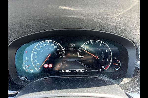 BMW 5 Serie 520d High Executive M-Sport | Panoramadak | 360* Camera | Head-Up Display | Climate Control | 19 Inch Lichtmetalen Velgen |