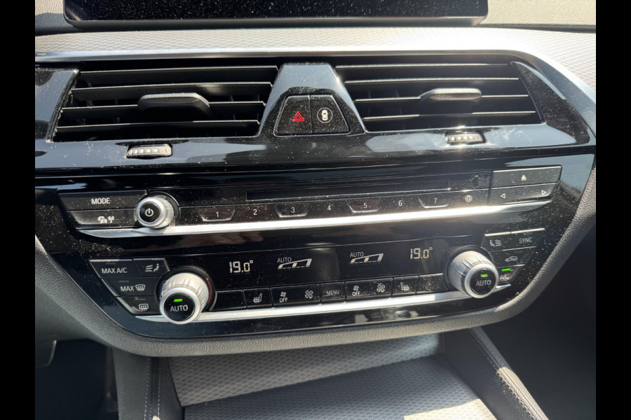 BMW 5 Serie 520d High Executive M-Sport | Panoramadak | 360* Camera | Head-Up Display | Climate Control | 19 Inch Lichtmetalen Velgen |