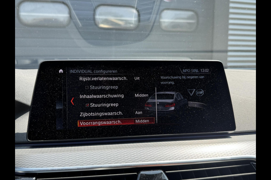 BMW 5 Serie 520d High Executive M-Sport | Panoramadak | 360* Camera | Head-Up Display | Climate Control | 19 Inch Lichtmetalen Velgen |